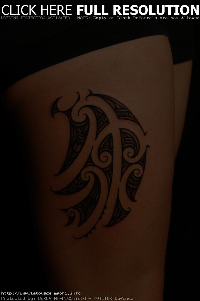 tatouage cuisse femme polynésien