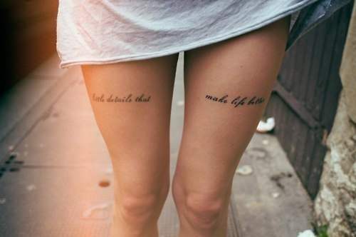 tatouage cuisses phrase