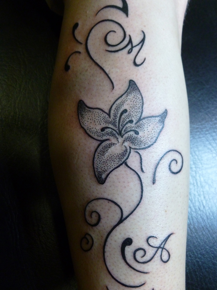 tatouage d'une fleur