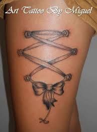 tatouage derrière la jambe noeud