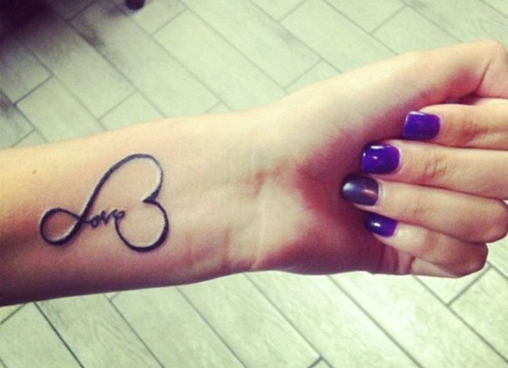 tatouage discret amour
