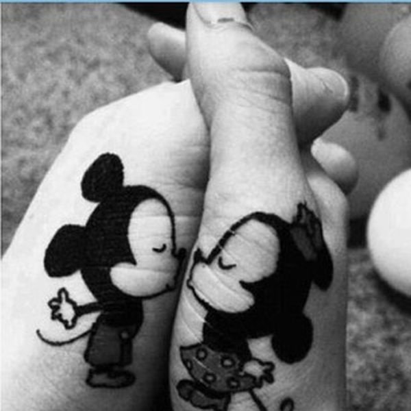 tatouage discret amour
