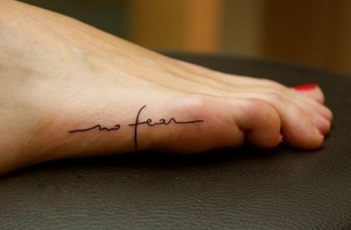 tatouage discret au pied