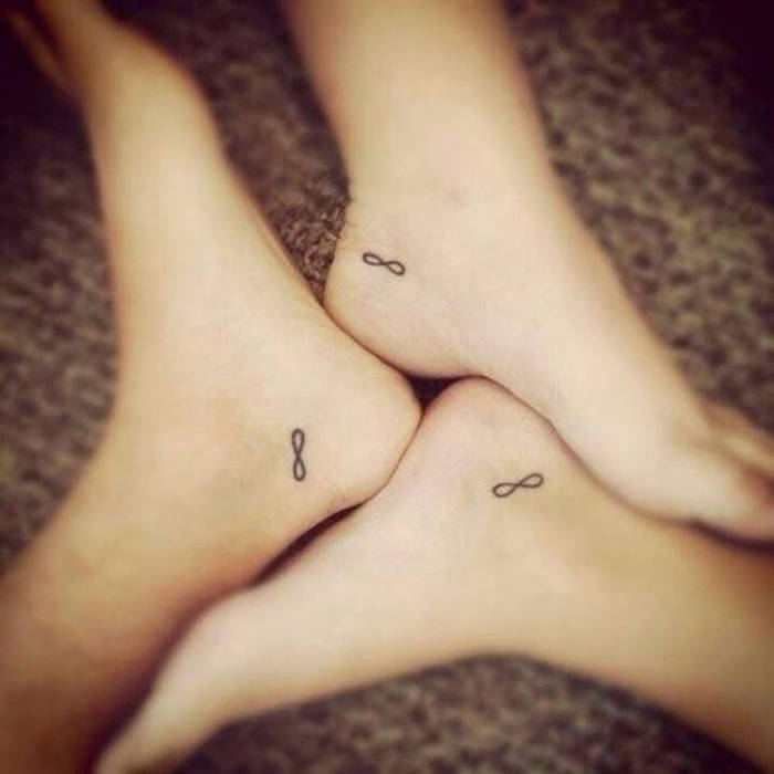 tatouage discret au pied