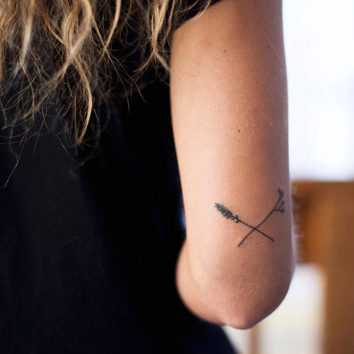 tatouage discret bras