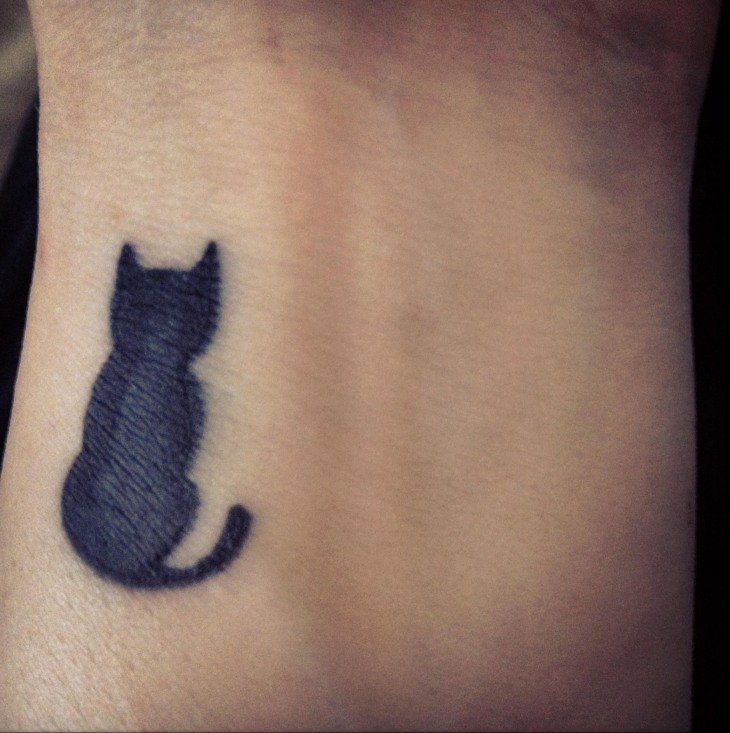 tatouage discret chat