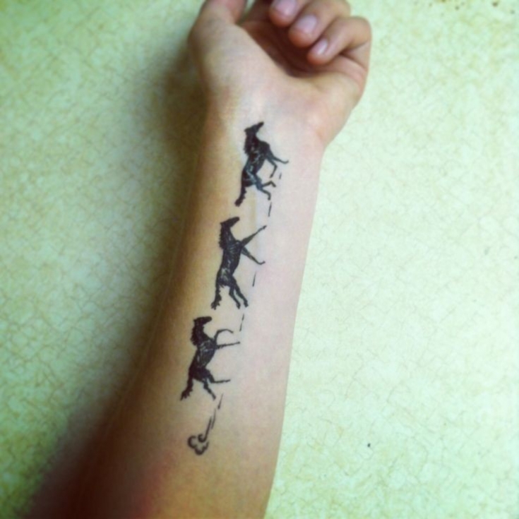 tatouage discret cheval