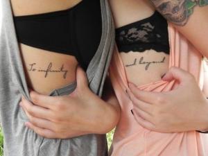tatouage discret cote