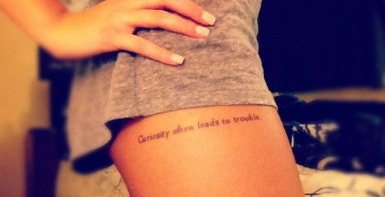 tatouage discret cuisse