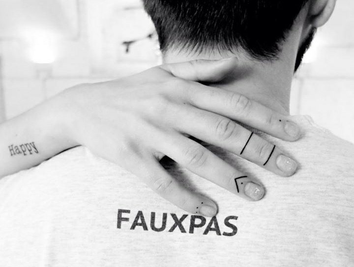 tatouage discret doigt