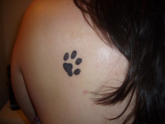 tatouage discret dos femme