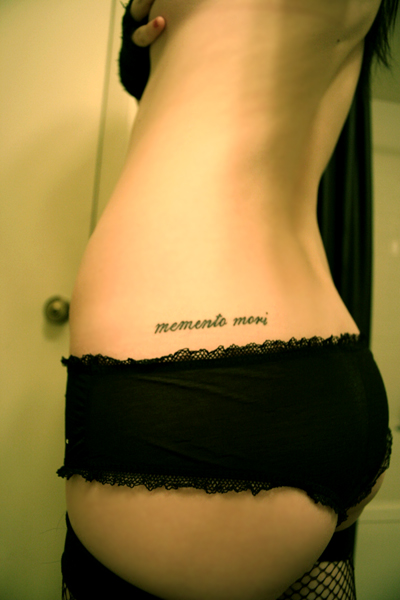 tatouage discret ecriture