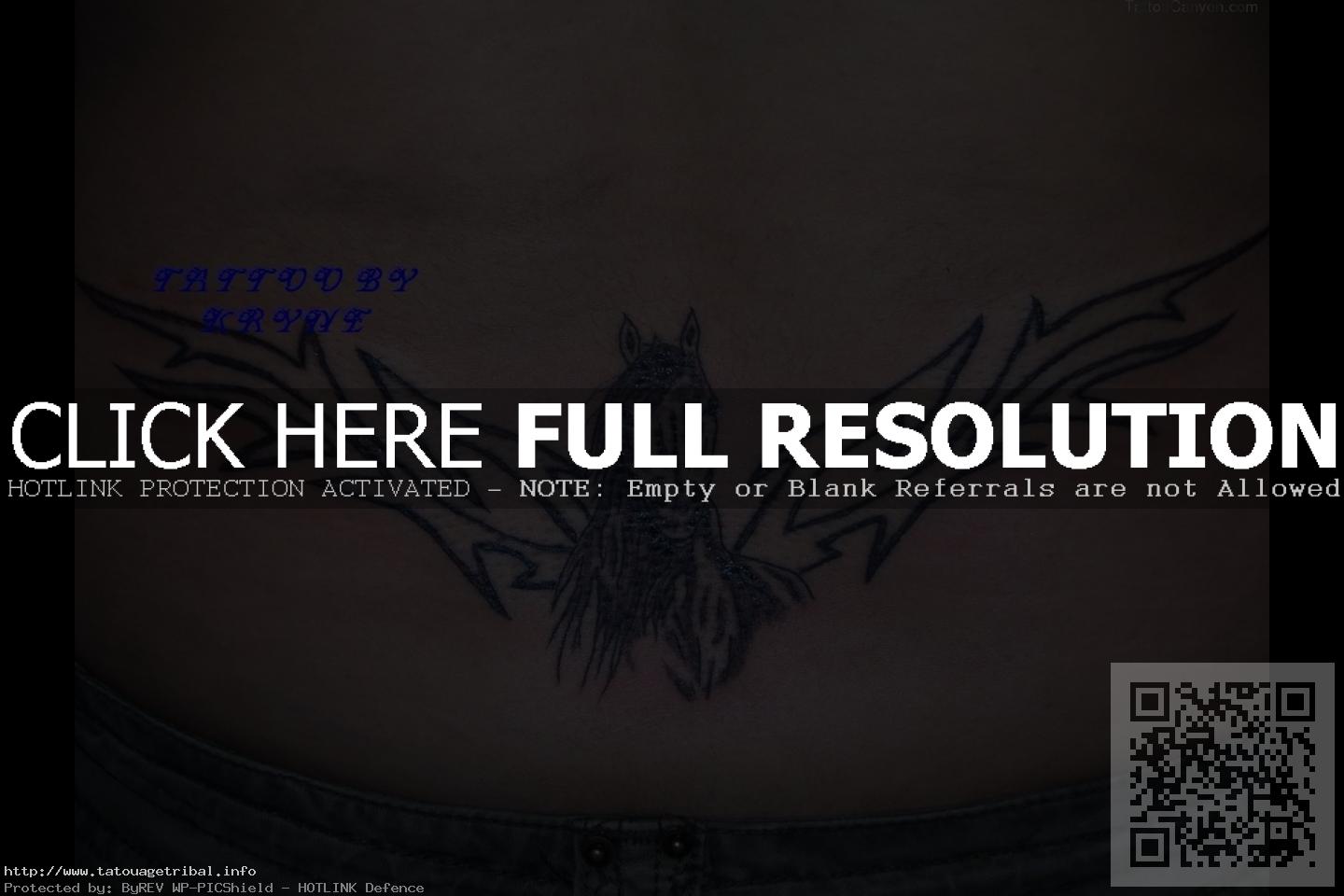 tatouage discret en bas du dos