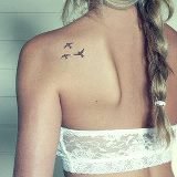 tatouage discret épaule