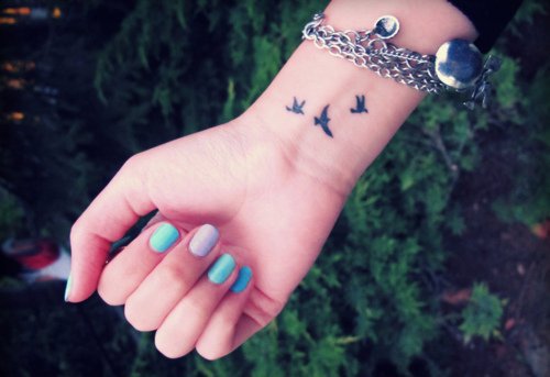 Tatouage discret et jolie
