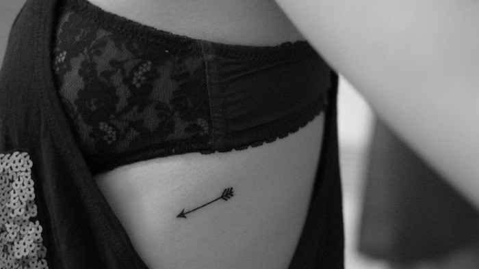 tatouage discret femme cote