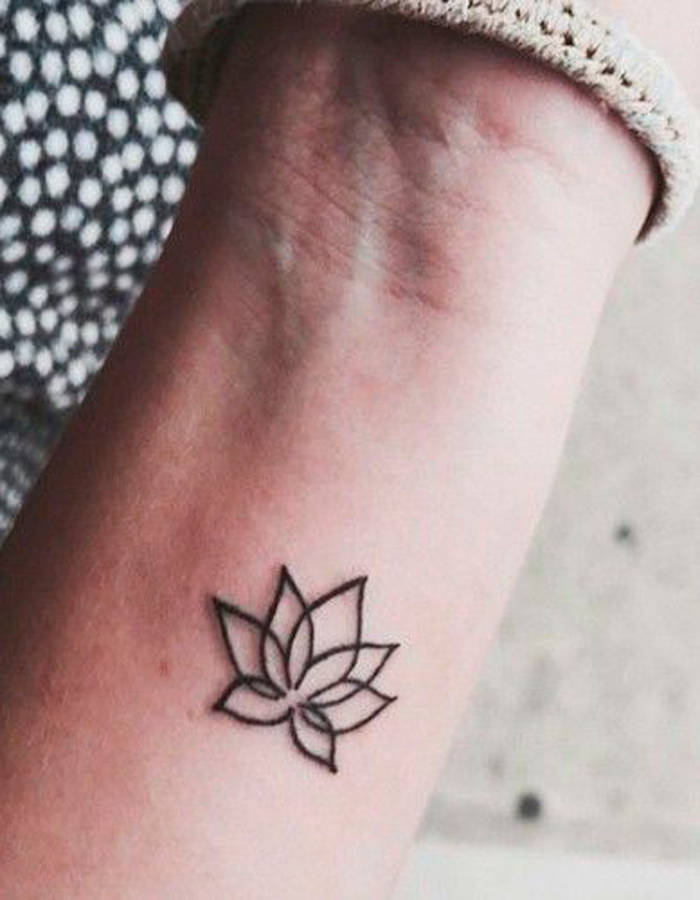 tatouage discret fleur