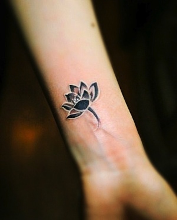 tatouage discret fleur