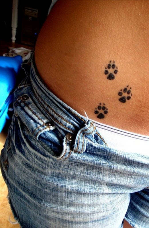 tatouage discret hanche femme