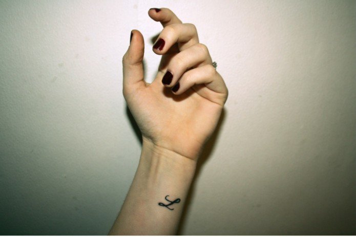 tatouage discret lettre