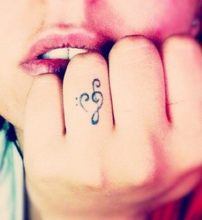 tatouage discret musique