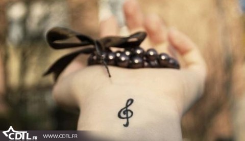 tatouage discret musique
