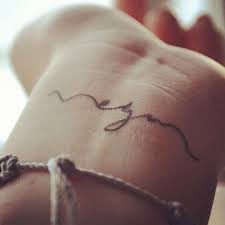Tatouage discret natacha