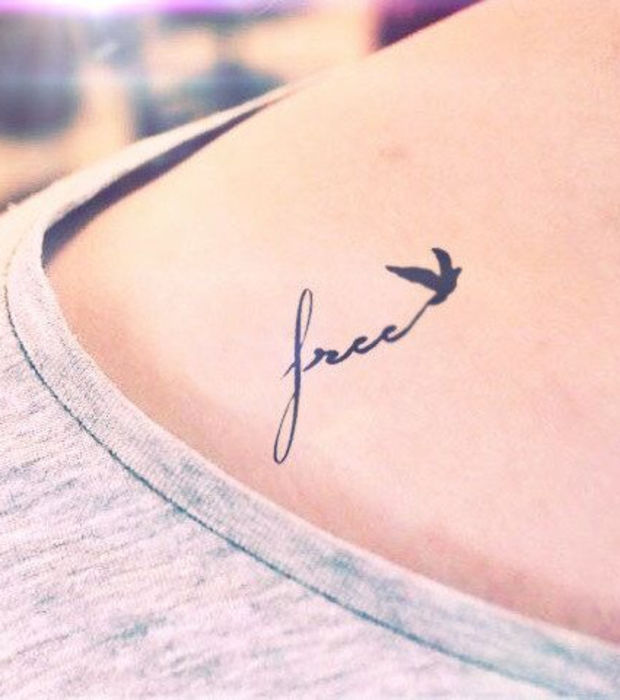 tatouage discret oiseau