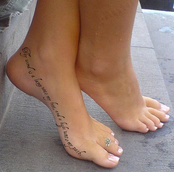 tatouage discret pied femme