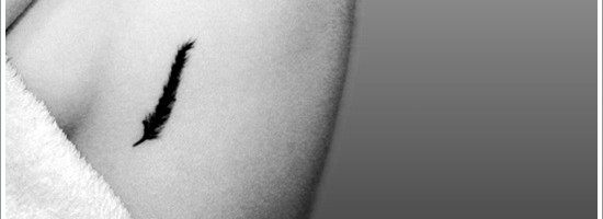 tatouage discret plume