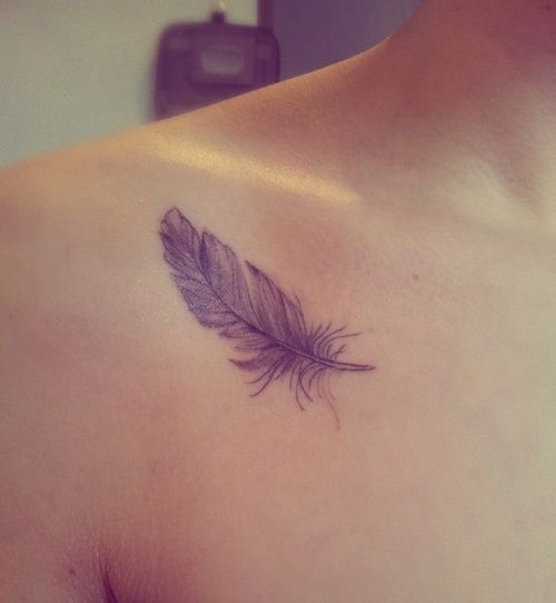 tatouage discret plume