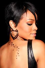 tatouage discret pour la nuque