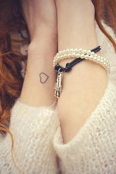 tatouage discret sur le poignet