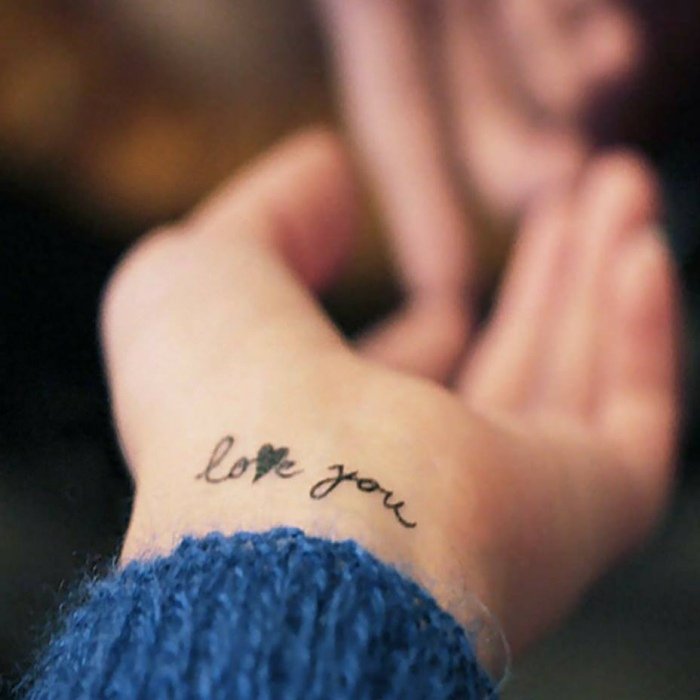tatouage discret sur le poignet
