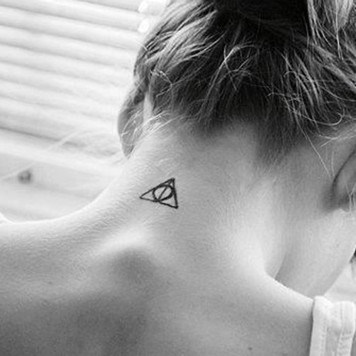 Tatouage discret symbole