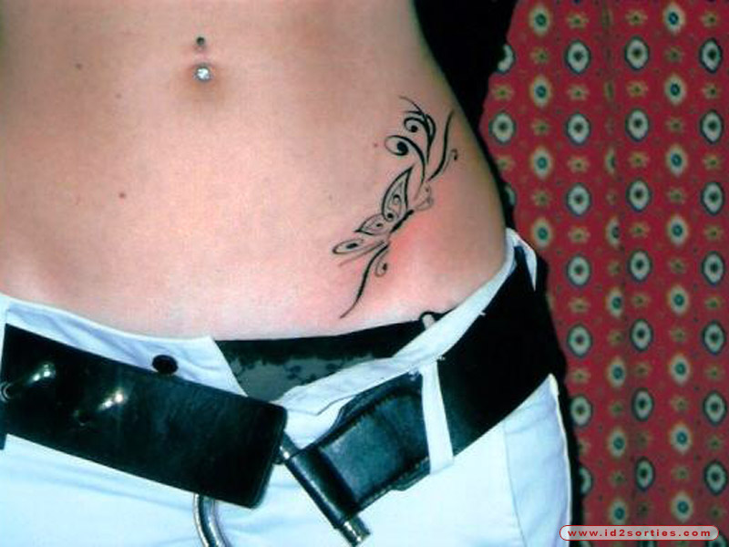 tatouage discret ventre