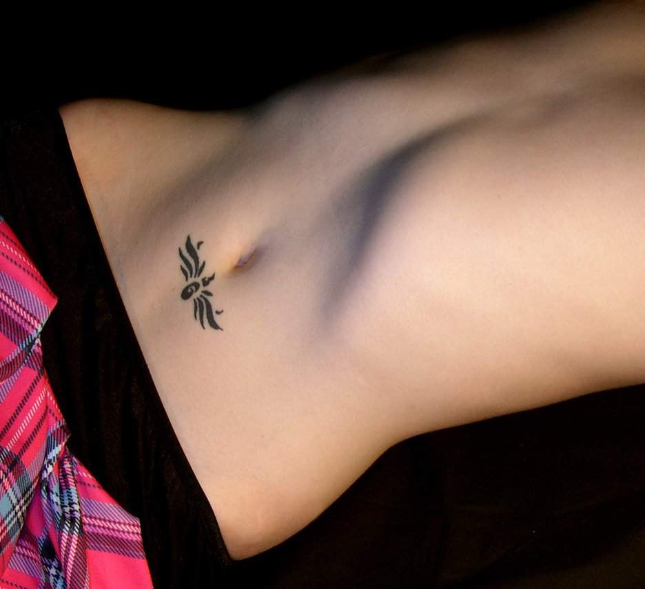 tatouage discret ventre