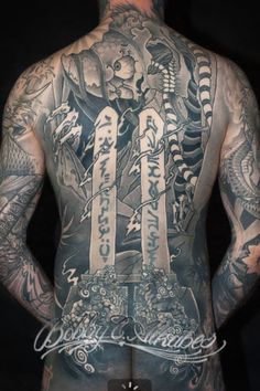tatouage dos complet