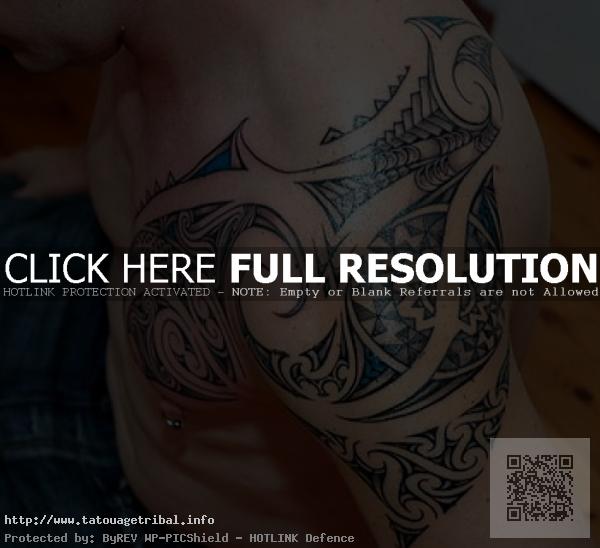 tatouage dos épaule torse