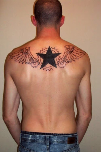 tatouage dos femme étoile