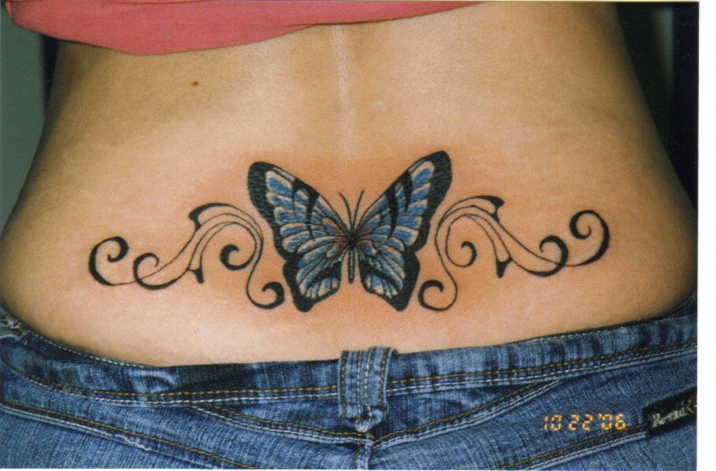 tatouage dos femme papillon