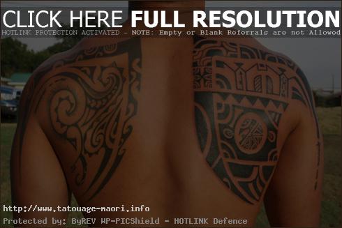 tatouage dos homme