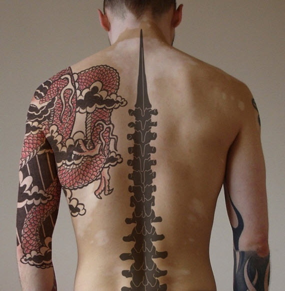 tatouage dos homme