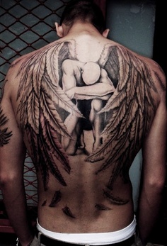 tatouage dos homme ailes