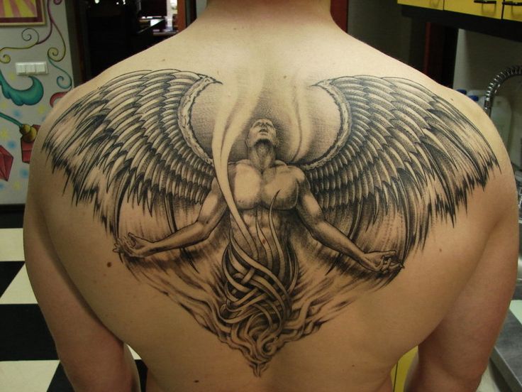 tatouage dos homme ange