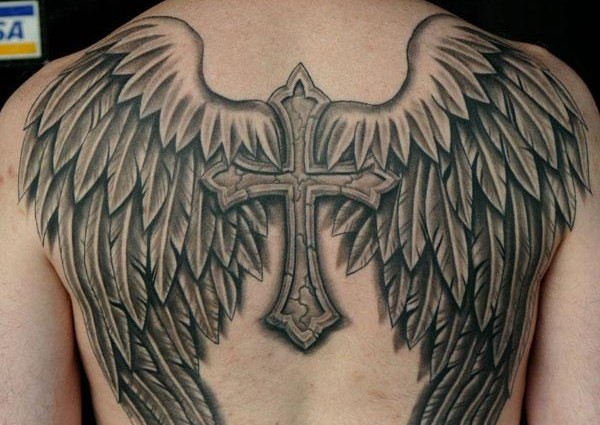 tatouage dos homme croix