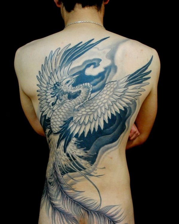 tatouage dos homme phoenix