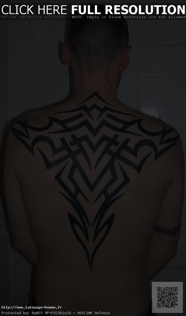 tatouage dos homme tribal