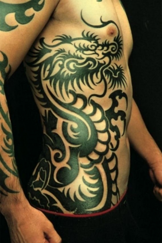 tatouage dragon celtique noir