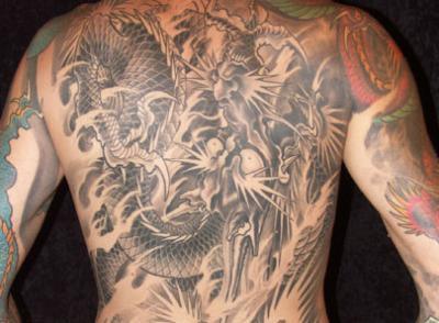 tatouage dragon dos complet